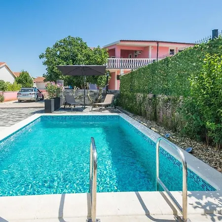 Luxury With A Swimming Pool - 19115 * Vir